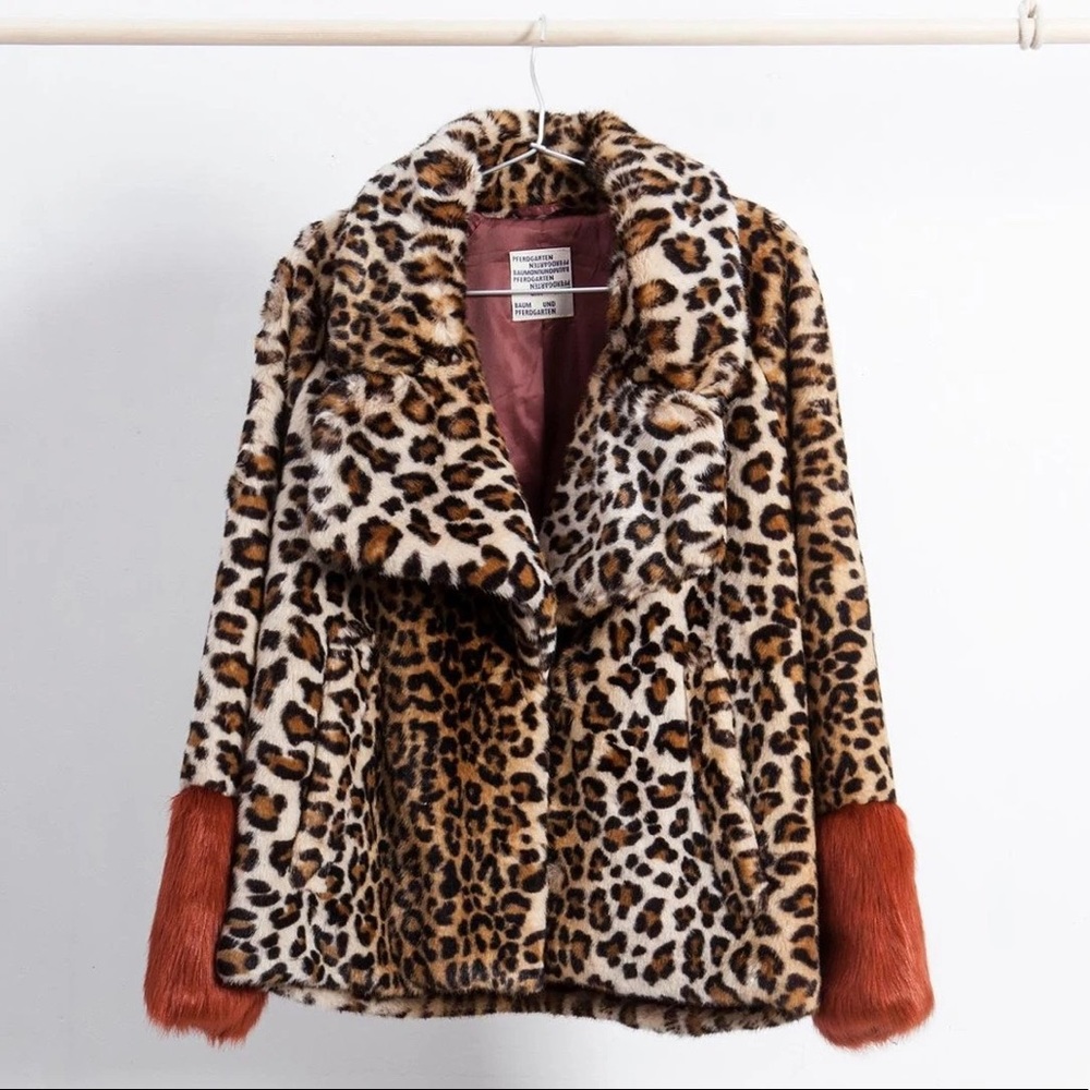 Baum Pfergarten l Leopard Fur Coat